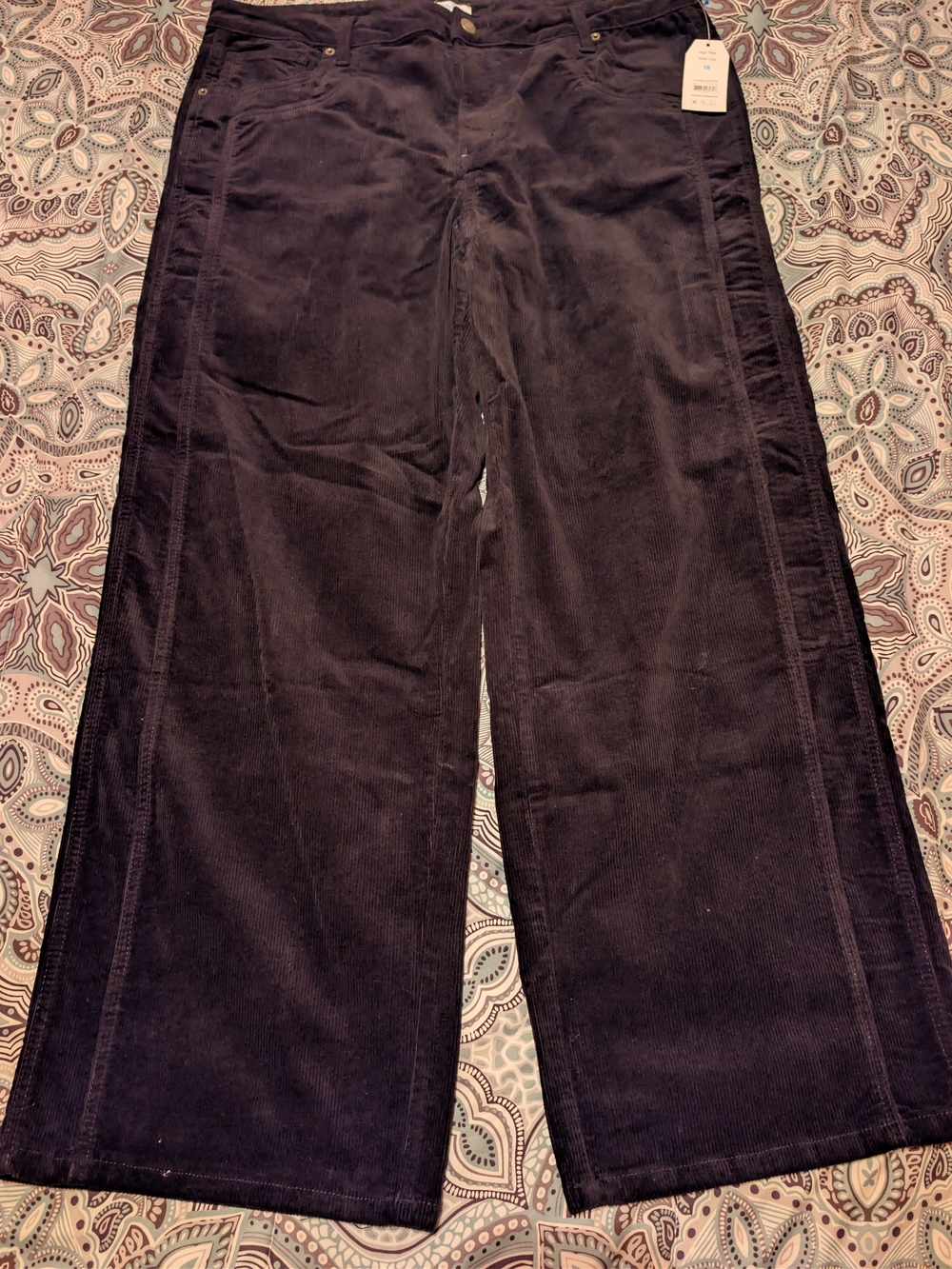 High Rise Wide-Leg Corduroy Crop Pants in Deep Black
